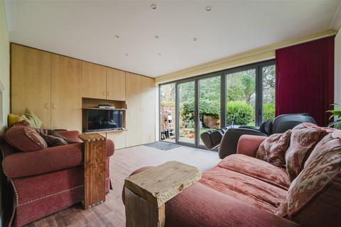 undefined, Wood Lane Close, Iver SL0
