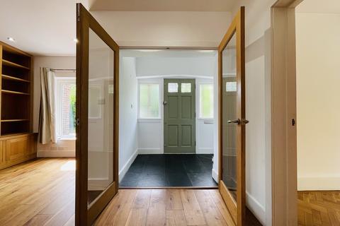 5 bedroom detached house to rent, Reigate RH2