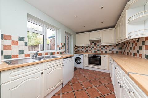 5 bedroom end of terrace house for sale, Winchester Way, Blackwater