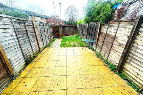 1 bedroom terraced house to rent, Yeading UB4