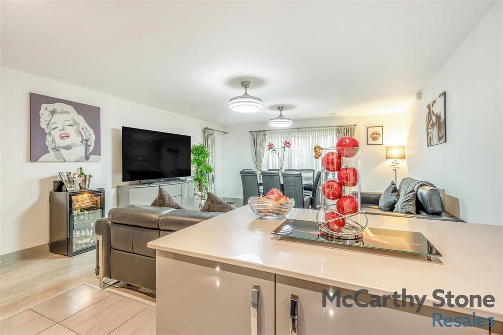 8667013-interior12.jpg