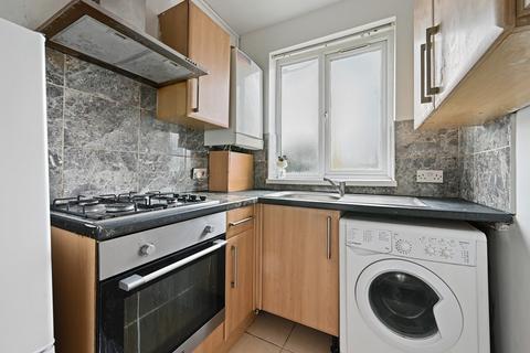 2 bedroom flat to rent, Greenford Avenue, London