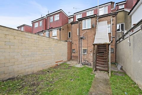 2 bedroom flat to rent, Greenford Avenue, London