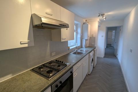 2 bedroom end of terrace house to rent, Rushton Place, Woolton