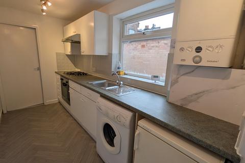 2 bedroom end of terrace house to rent, Rushton Place, Woolton