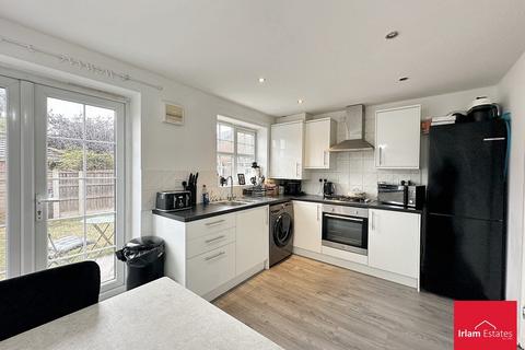 4 bedroom townhouse to rent, 28 Glenmuir Close Irlam Manchester