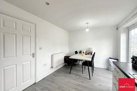 4 bedroom townhouse to rent, 28 Glenmuir Close Irlam Manchester