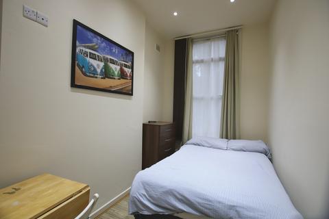 Studio to rent, Anson Road, London