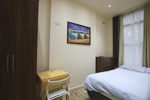 Studio to rent, Anson Road, London