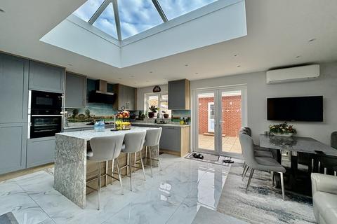 4 bedroom semi-detached house for sale, Granville Avenue, Hounslow