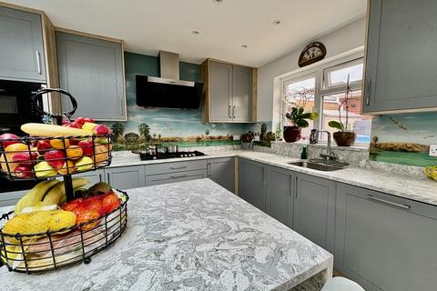 4 bedroom semi-detached house for sale, Granville Avenue, Hounslow