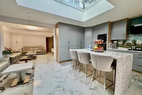 4 bedroom semi-detached house for sale, Granville Avenue, Hounslow