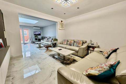 15 Granville Avenue, Hounslow, TW3 3TF