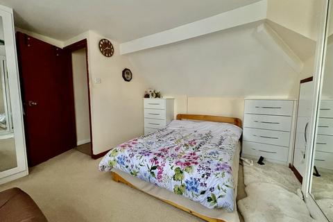 15 Granville Avenue, Hounslow, TW3 3TF
