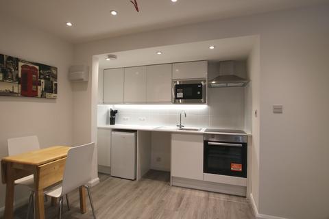 Studio to rent, Chichele Road, London