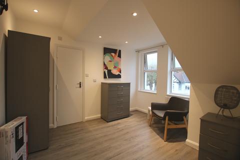 Studio to rent, Chichele Road, London