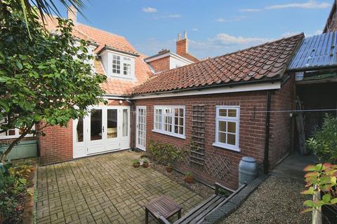 2 bedroom terraced house for sale, Eastgate, Louth LN11 9NE
