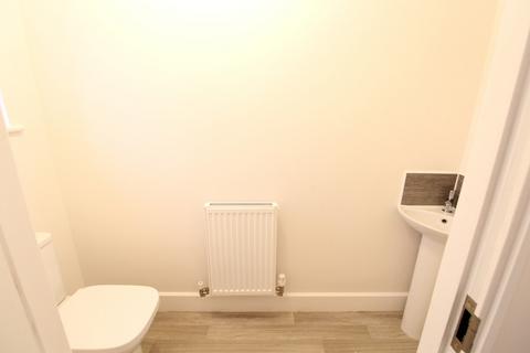 3 bedroom end of terrace house to rent, Roundhouse Way, Leicestershire LE12