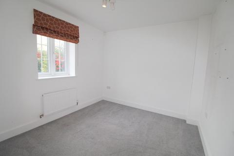 3 bedroom end of terrace house to rent, Roundhouse Way, Leicestershire LE12
