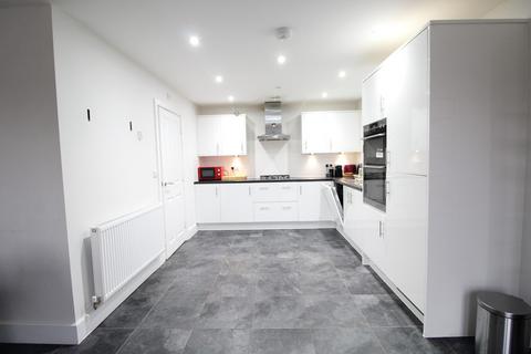 3 bedroom end of terrace house to rent, Roundhouse Way, Leicestershire LE12