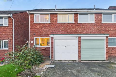 Tamworth Road, Tamworth B77