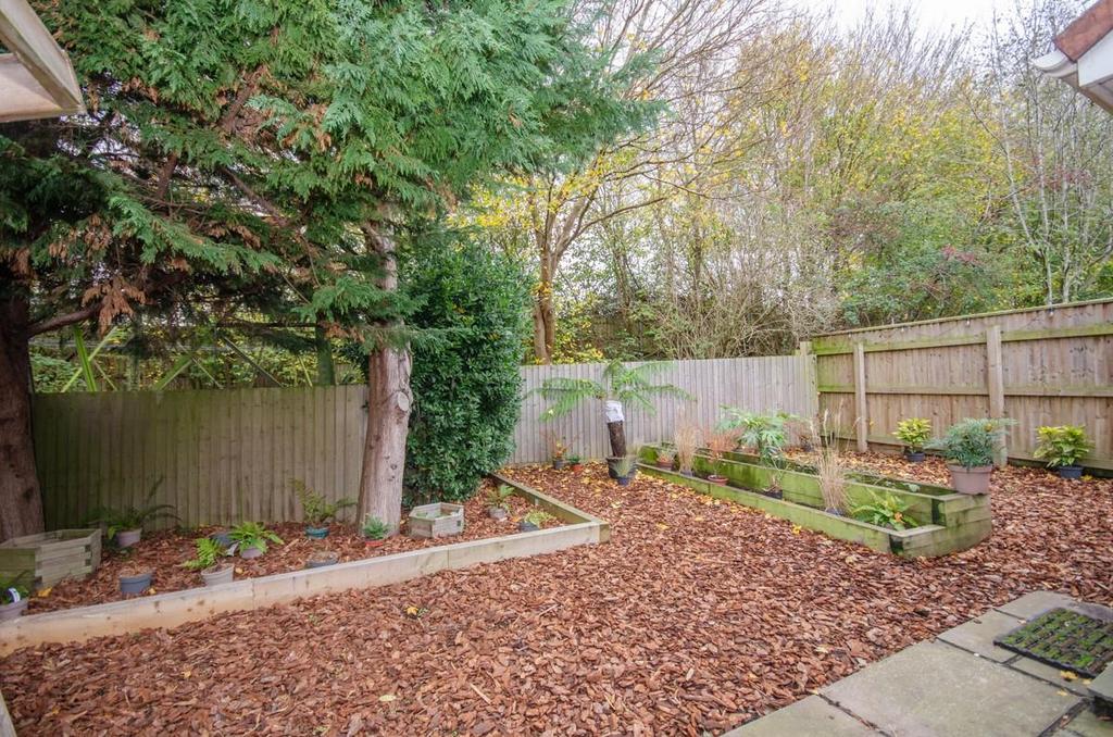 Rear garden pic 2.jpg
