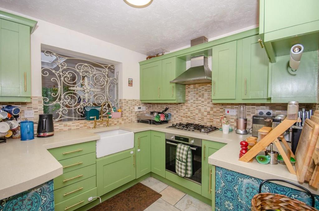 Kitchen pic 2.jpg