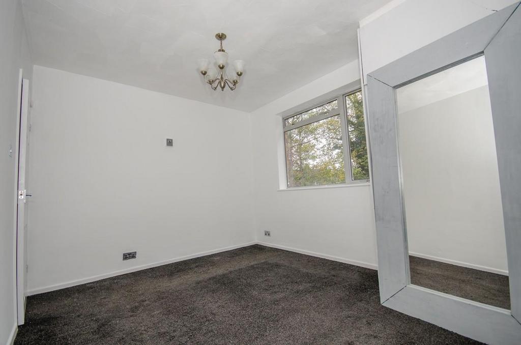 Bedroom 1 pic 2.jpg