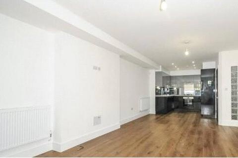 3 bedroom apartment to rent, Evering Road, London, E5