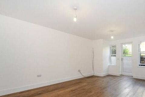 3 bedroom apartment to rent, Evering Road, London, E5