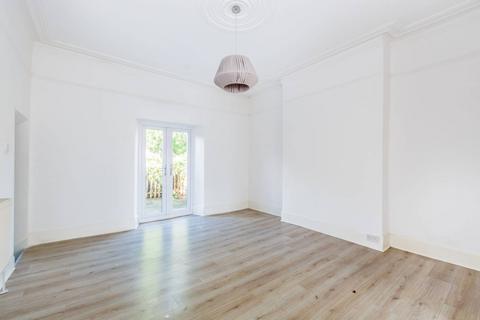 undefined, Park Avenue, N22, Wood Green, London, N22
