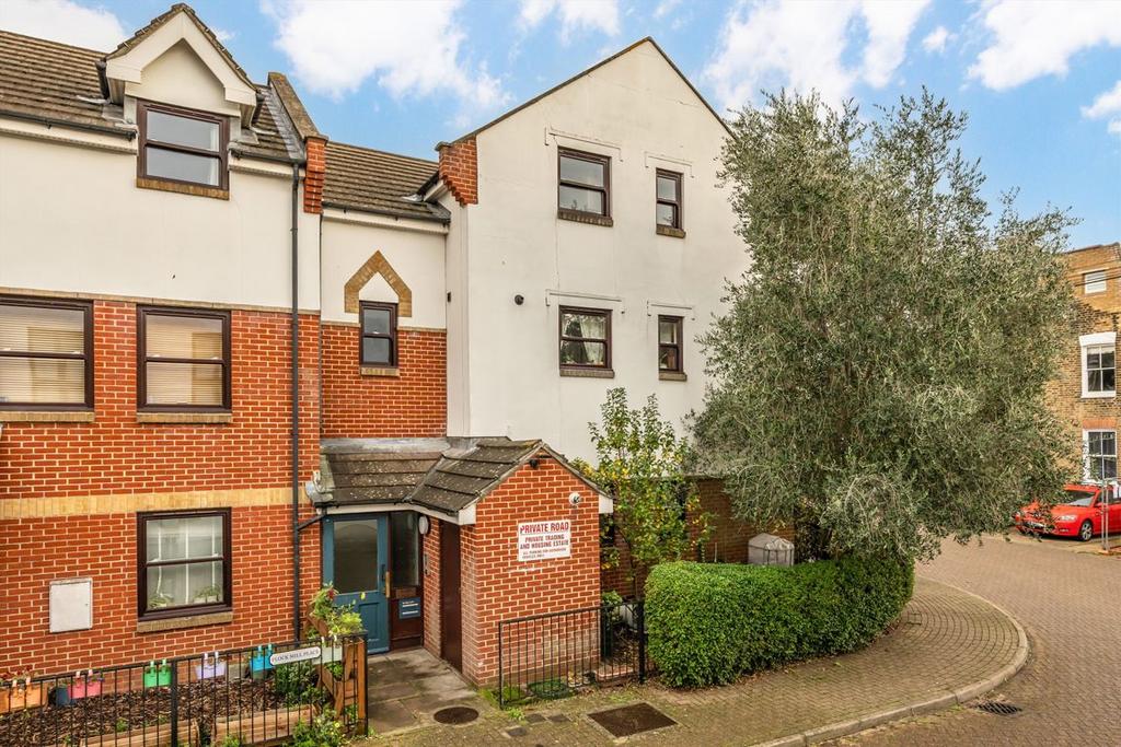 Apartment in London - More