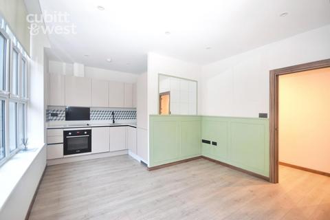undefined, Bridge Street Leatherhead KT22