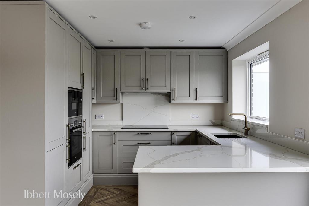 8 Kitchen.JPG