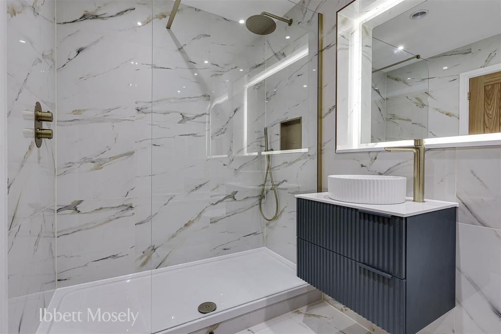 17 Bathroom.JPG