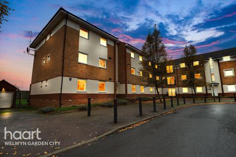 Eddington Crescent, Welwyn Garden City