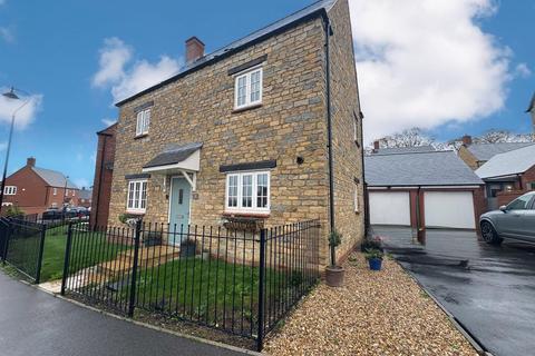 3 bedroom detached house for sale, Pianoforte Road, Roade, Northamptonshire NN7