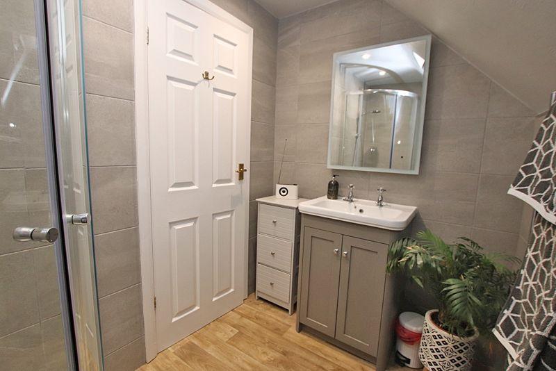Ensuite photo 2