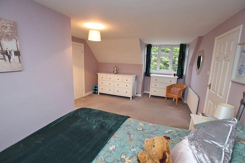 Bed 1 photo 3