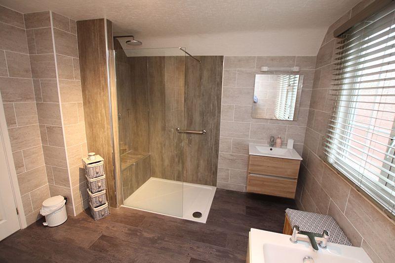 Bathroom photo 2