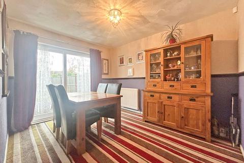 3 bedroom semi-detached house for sale, Crew Road, Wednesbury
