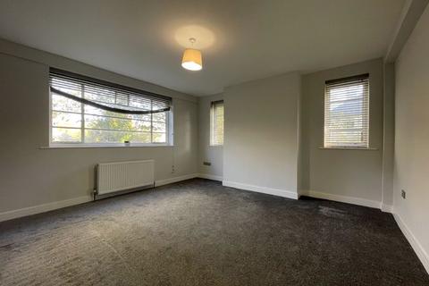 3 bedroom flat to rent, Granville Court, Newcastle Upon Tyne NE2