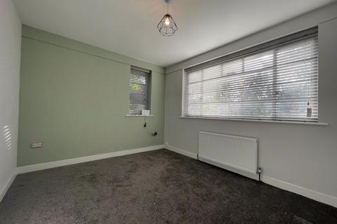 3 bedroom flat to rent, Granville Court, Newcastle Upon Tyne NE2