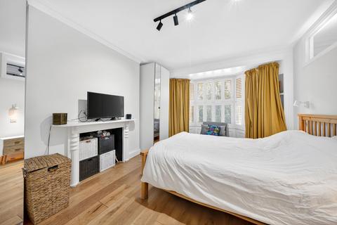 2 bedroom flat for sale, Yonge Park, London N4
