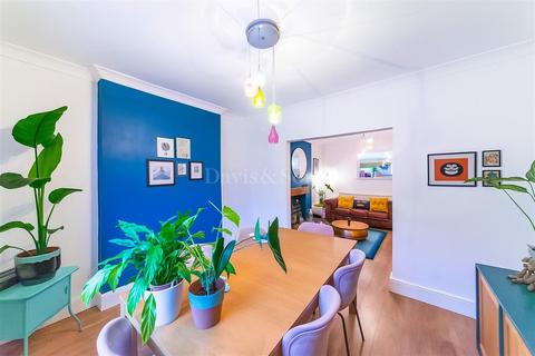 2 bedroom end of terrace house for sale, Risca Road, Rogerstone, Newport. NP10