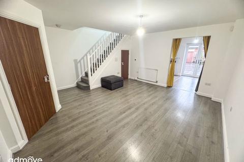 3 bedroom semi-detached house to rent, Baskerville Road, Altrincham