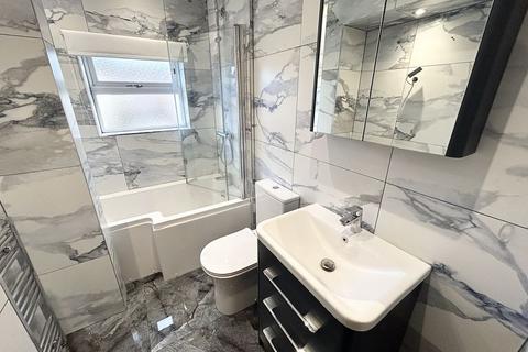 2 bedroom terraced house to rent, Gilbert Street, Manchester
