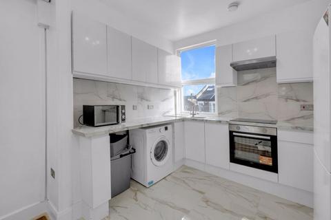 5 bedroom apartment to rent, Oaklands Grove, Shepherd's Bush, London