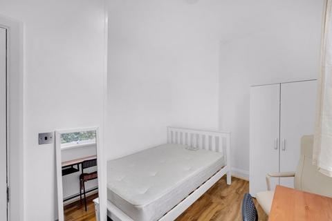 5 bedroom apartment to rent, Oaklands Grove, Shepherd's Bush, London
