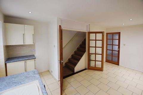 3 bedroom terraced house to rent, Cornwallis Close, Bromham